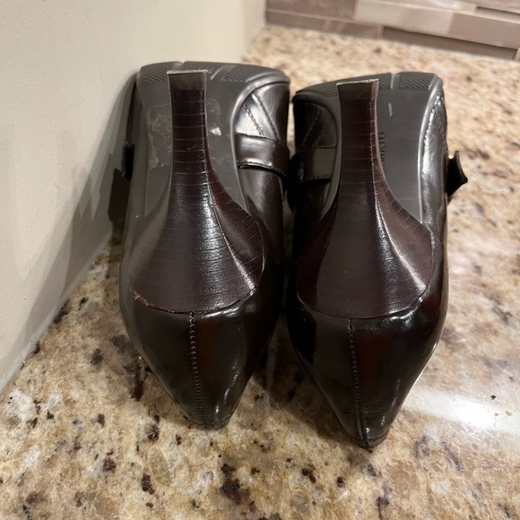 Size nine brown leather Franco Sarto shoes with two and a half inch heel - Picture 7 of 11